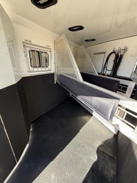 Used 2015 Lakota C39 Horse Trailer