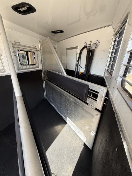 Used 2015 Lakota C39 Horse Trailer