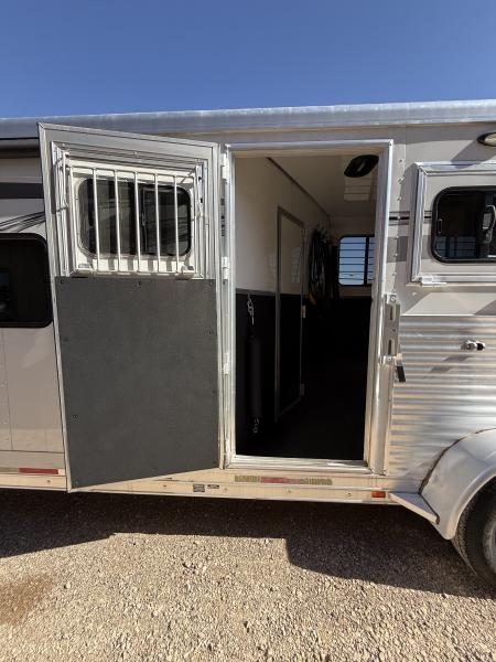 Used 2015 Lakota C39 Horse Trailer