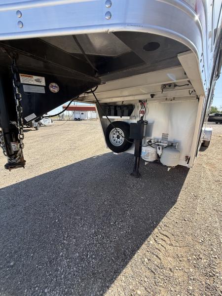 Used 2015 Lakota C39 Horse Trailer