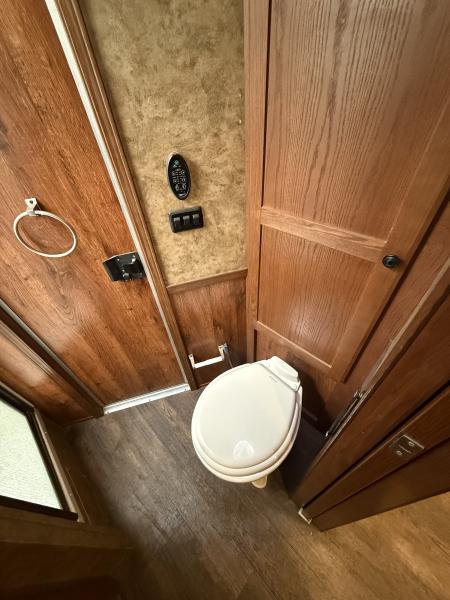 Used 2015 Lakota C39 Horse Trailer