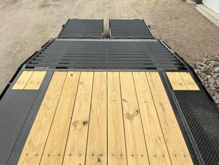New 2026 25' 16k PJ Gooseneck Flatbed Trailer