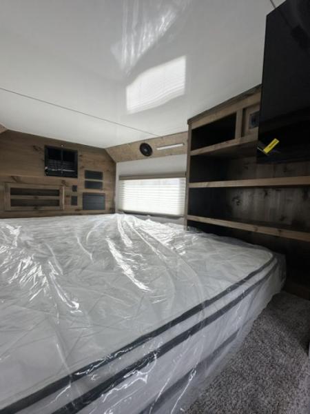 New 2027 Trails West 24' Freeride