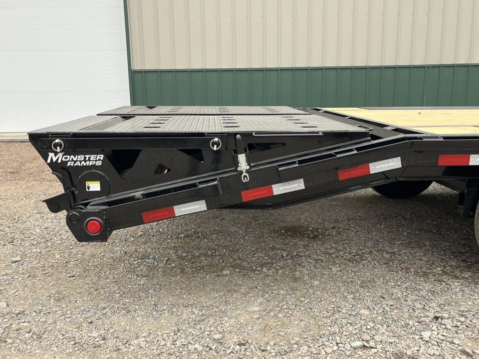 New 2026 25' 16k PJ Gooseneck Flatbed Trailer