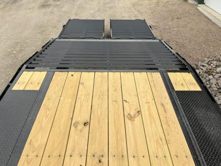 New 2026 25' 16k PJ Gooseneck Flatbed Trailer
