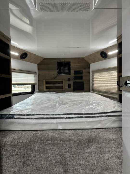 New 2027 Trails West 36' Freeride