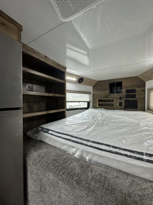 New 2027 Trails West 36' Freeride