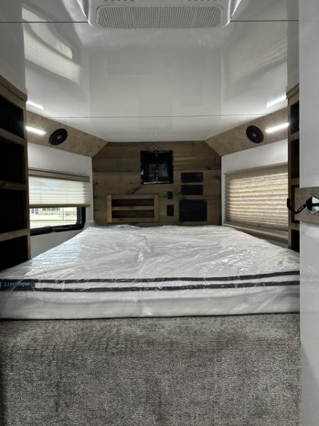 New 2027 Trails West 36' Freeride