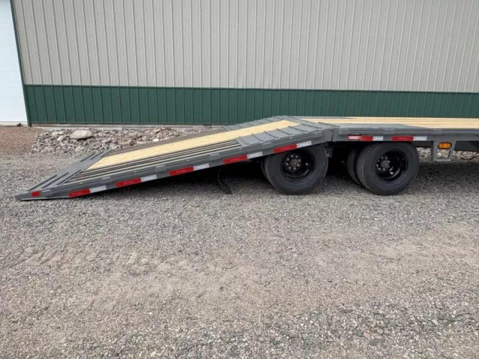 New 2026 32' Diamond C FMAX210 Hyd Dove Gooseneck Trailer