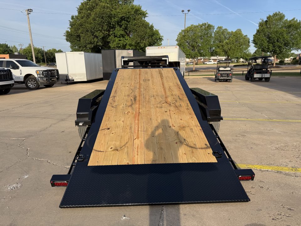New #037824 2026 DIAMOND T HDSKP1608TDGN 24 X 83 TANDEM AXLE 16K GOOSENECK EQUIPMENT TILT DECK TRAILER