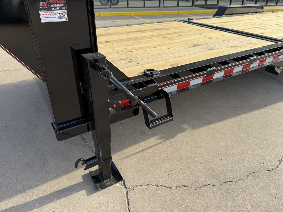 New #037824 2026 DIAMOND T HDSKP1608TDGN 24 X 83 TANDEM AXLE 16K GOOSENECK EQUIPMENT TILT DECK TRAILER
