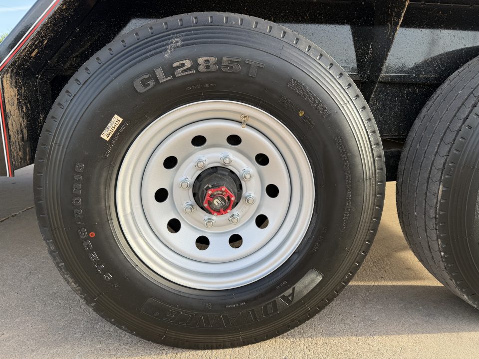 New #037824 2026 DIAMOND T HDSKP1608TDGN 24 X 83 TANDEM AXLE 16K GOOSENECK EQUIPMENT TILT DECK TRAILER