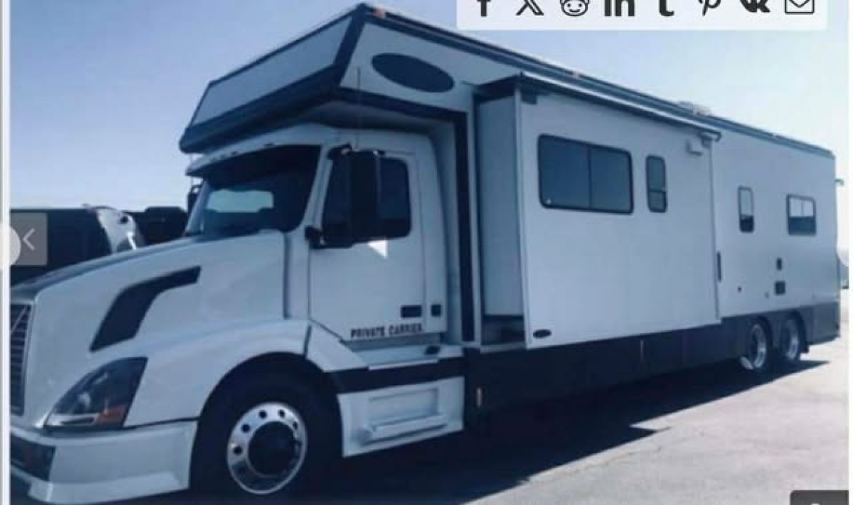 Used 2004 Renegade 42’ Motorhome