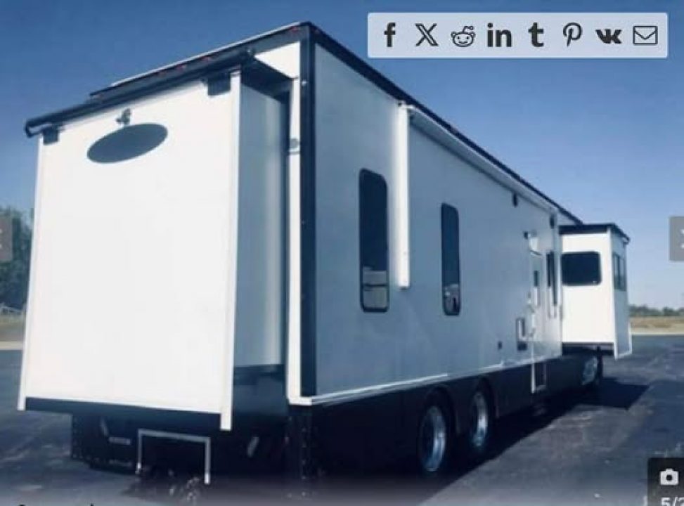 Used 2004 Renegade 42’ Motorhome