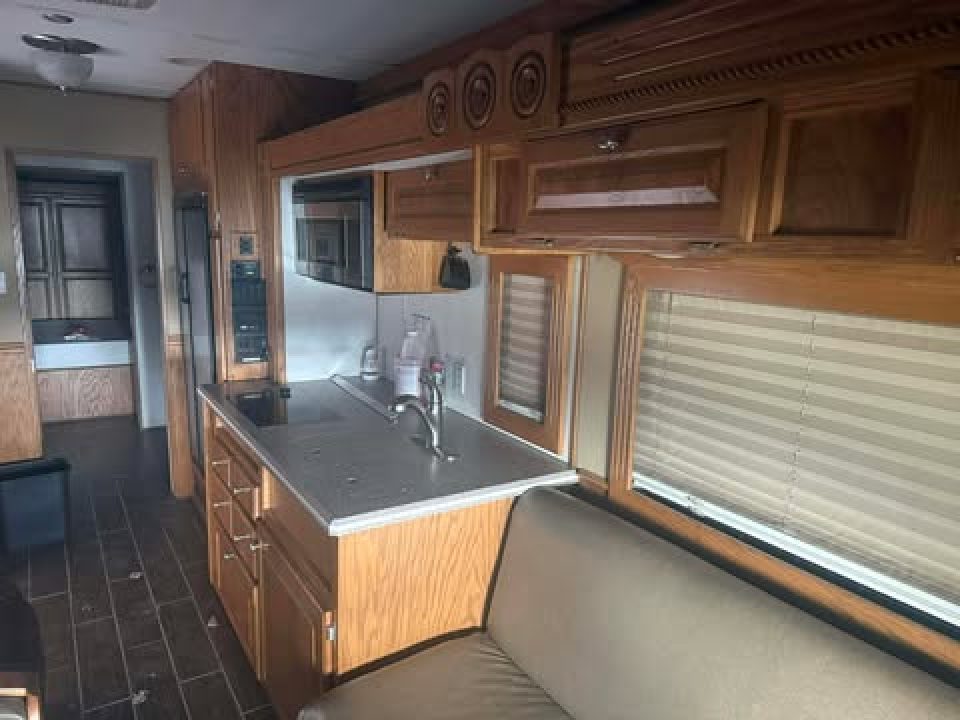 Used 2004 Renegade 42’ Motorhome