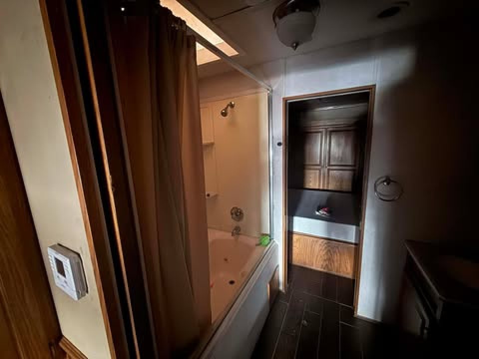Used 2004 Renegade 42’ Motorhome