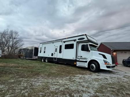 Used 2004 Renegade 42’ Motorhome