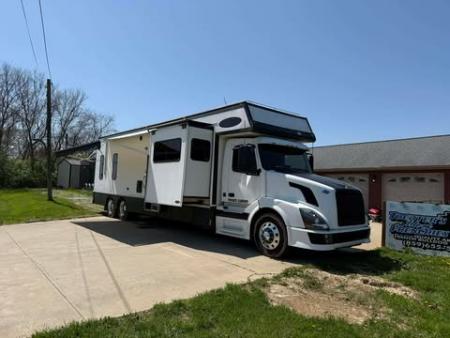 Used 2004 Renegade 42’ Motorhome