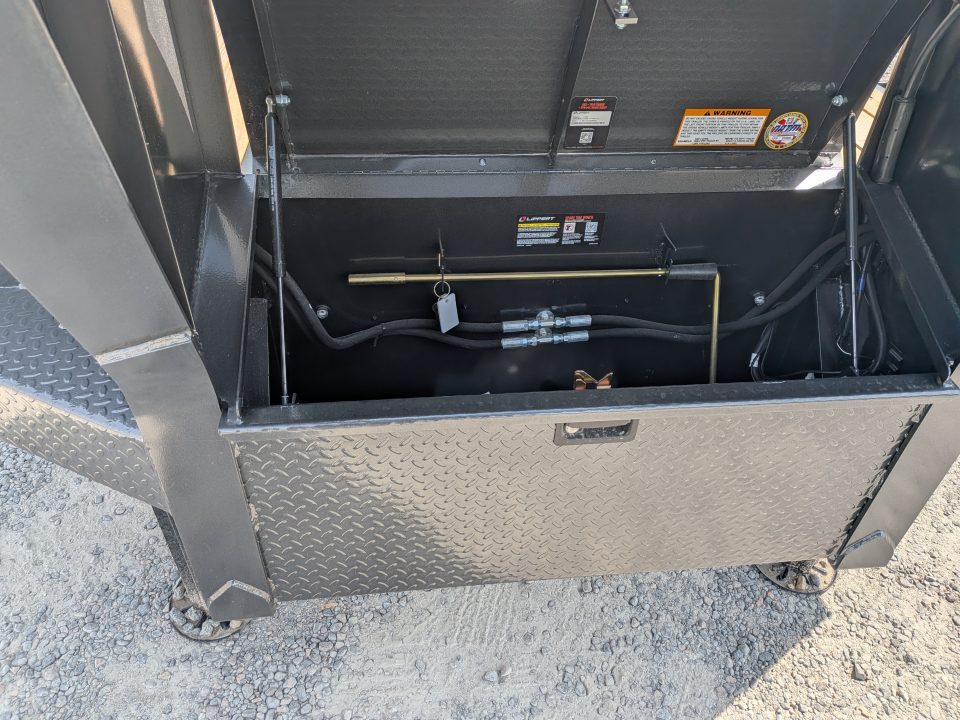 New 2026 Diamond C Trailers FMAX 212 32' Tandem Dual Wheel Gooseneck Trailer w/ Max Ramps Equipment Trailer