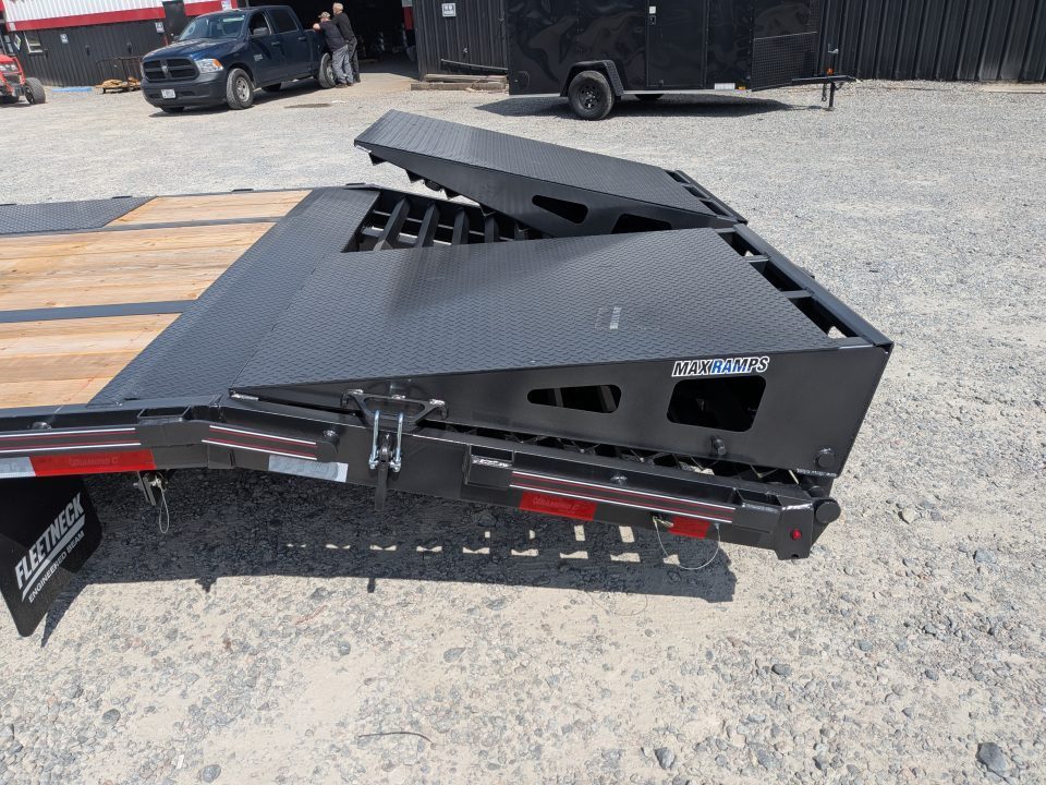 New 2026 Diamond C Trailers FMAX 212 32' Tandem Dual Wheel Gooseneck Trailer w/ Max Ramps Equipment Trailer