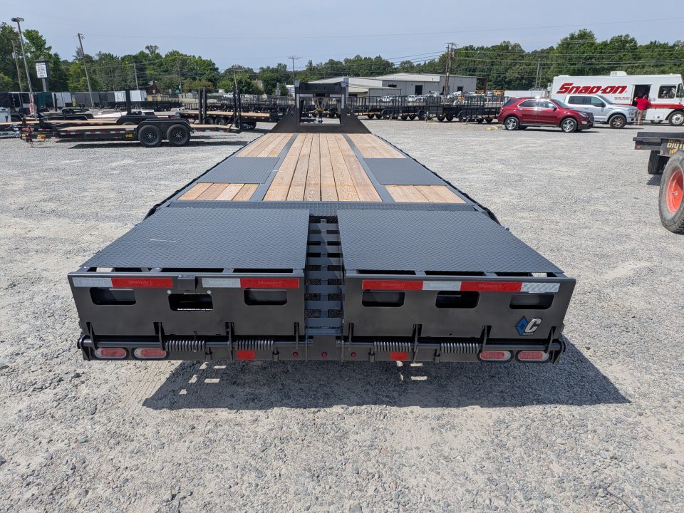 New 2026 Diamond C Trailers FMAX 212 32' Tandem Dual Wheel Gooseneck Trailer w/ Max Ramps Equipment Trailer