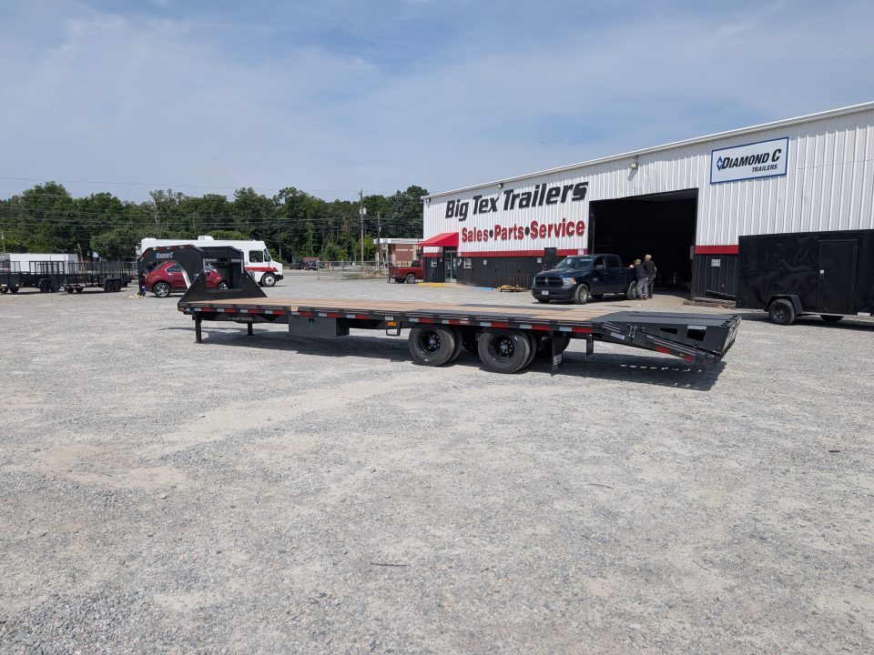 New 2026 Diamond C Trailers FMAX 212 32' Tandem Dual Wheel Gooseneck Trailer w/ Max Ramps Equipment Trailer