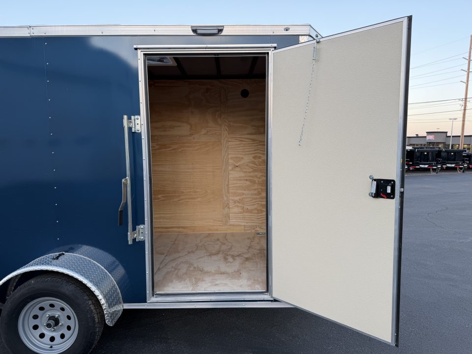New 2026 Diamond Cargo 6' x 10' SA V-Nose Enclosed Trailer / 5 Year Warranty