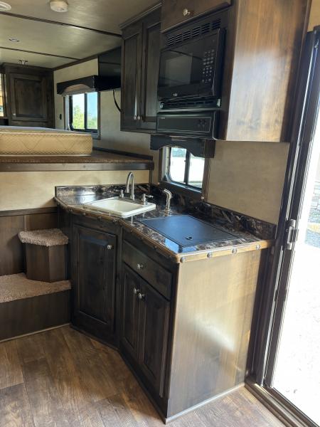 Used 2016 Cimarron Trailers 3H LQ Horse Trailer
