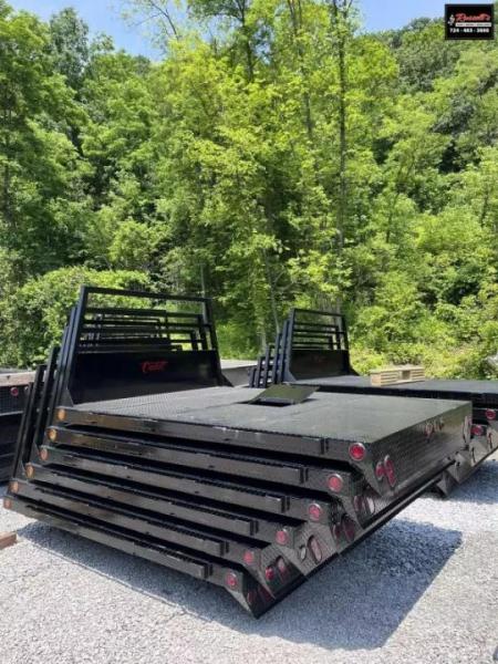 New Cadet Truck Bodies Bronco SRW Longbed Flatbed WITH GOOSENECK TRAP DOOR