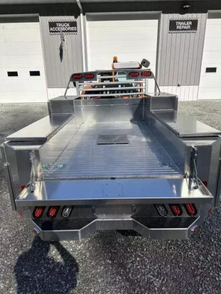 New Martin Truck Bodies Aluminum Gooseneck Service Body SRW 8' SMOOTH APPEARANCE