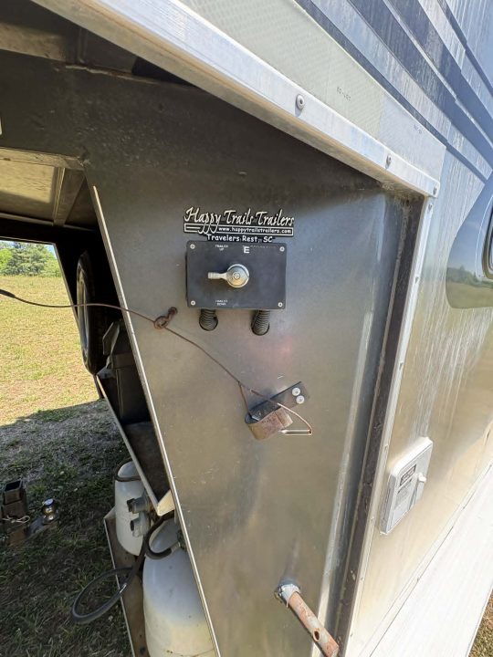 Used 2004 Hawk 3 Horse Slant Load Living Quarters