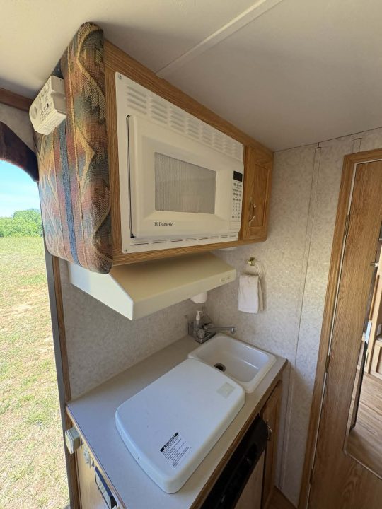 Used 2004 Hawk 3 Horse Slant Load Living Quarters