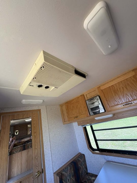 Used 2004 Hawk 3 Horse Slant Load Living Quarters