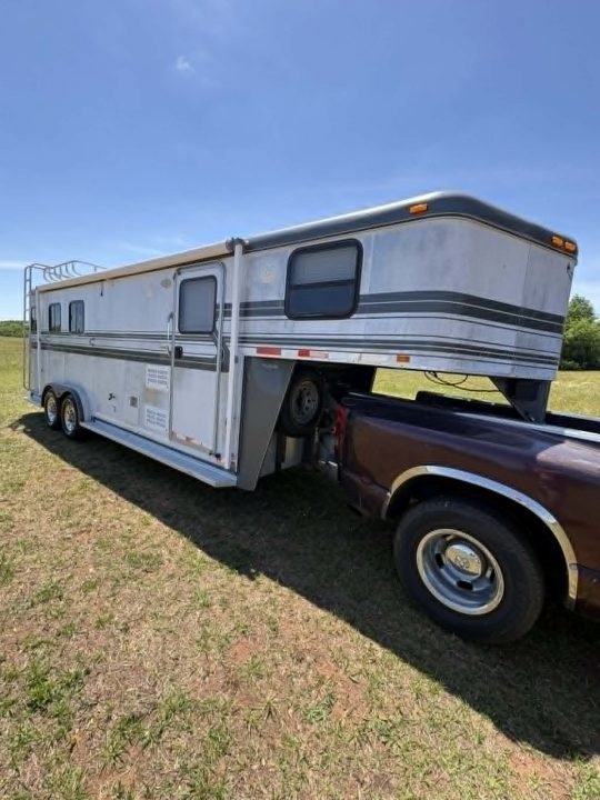 Used 2004 Hawk 3 Horse Slant Load Living Quarters
