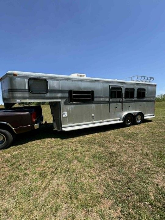 Used 2004 Hawk 3 Horse Slant Load Living Quarters