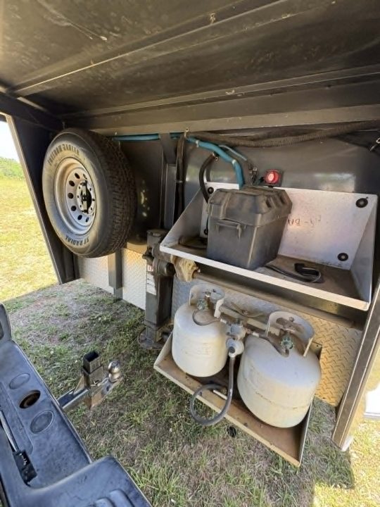 Used 2004 Hawk 3 Horse Slant Load Living Quarters