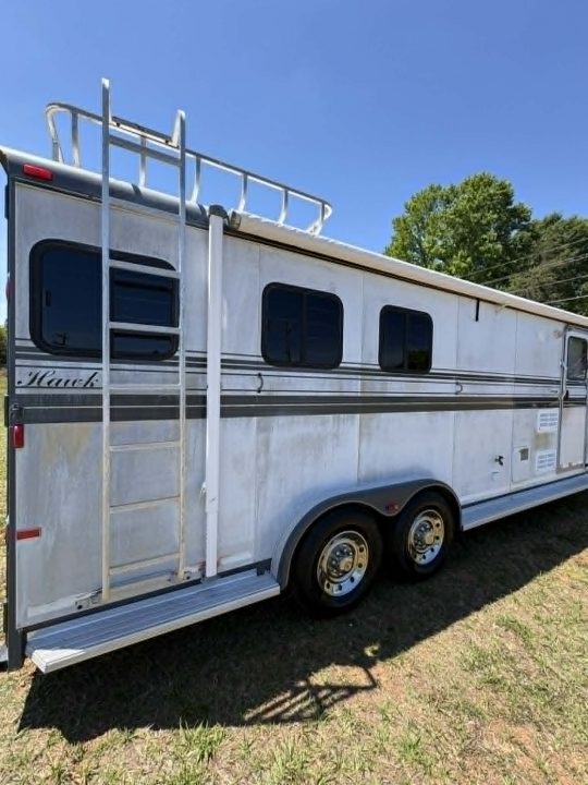 Used 2004 Hawk 3 Horse Slant Load Living Quarters