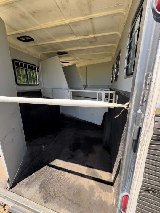 Used 2004 Hawk 3 Horse Slant Load Living Quarters