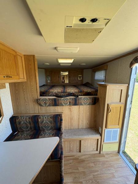 Used 2004 Hawk 3 Horse Slant Load Living Quarters