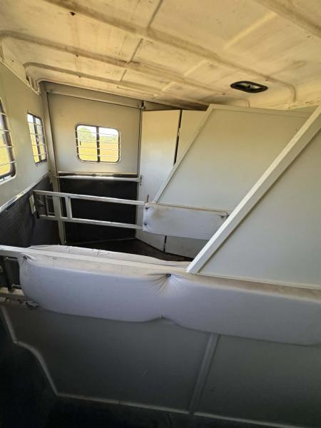 Used 2004 Hawk 3 Horse Slant Load Living Quarters