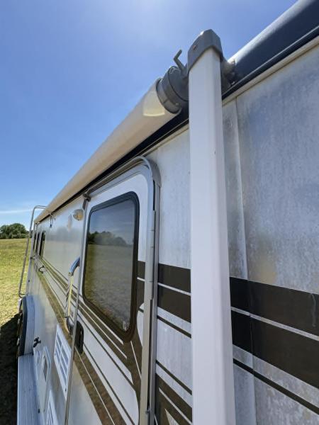 Used 2004 Hawk 3 Horse Slant Load Living Quarters