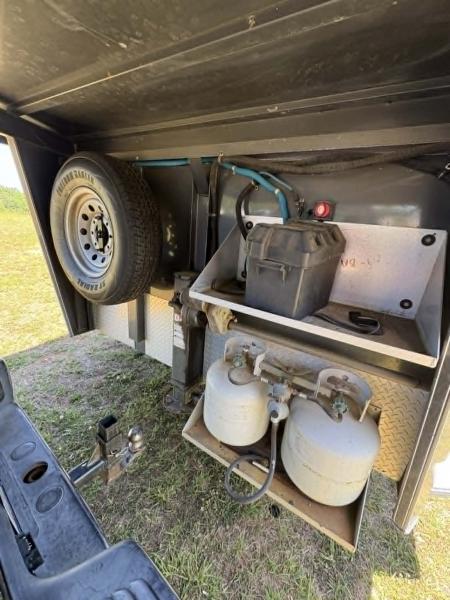 Used 2004 Hawk 3 Horse Slant Load Living Quarters