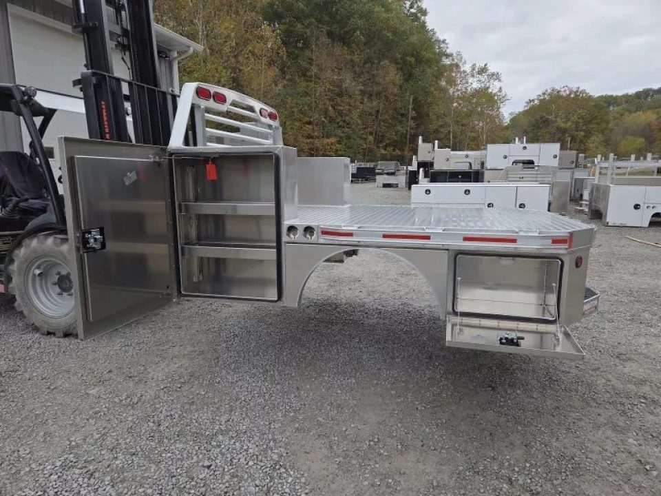 New Martin Truck Bodies 84x104 SBV Flatbed SRW Longbed