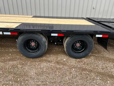 New 2026 PJ Trailers 26 Gooseneck LD Tandem Dual Flatbed Trailer