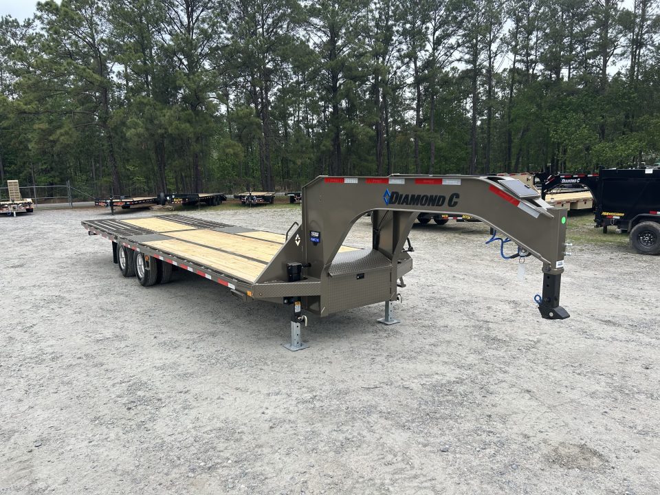 New 2026 Diamond C FMAX210 Hydraulic Dovetail Gooseneck Trailer, 30ft Length (18ft Deck+12ft Dove) #17,480 Payload