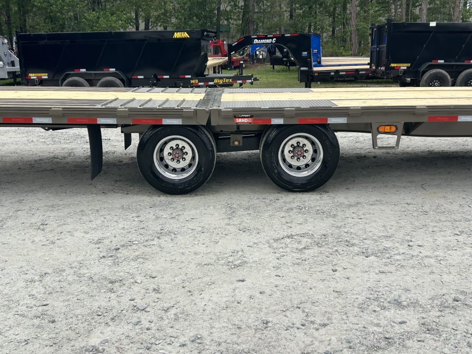 New 2026 Diamond C FMAX210 Hydraulic Dovetail Gooseneck Trailer, 30ft Length (18ft Deck+12ft Dove) #17,480 Payload