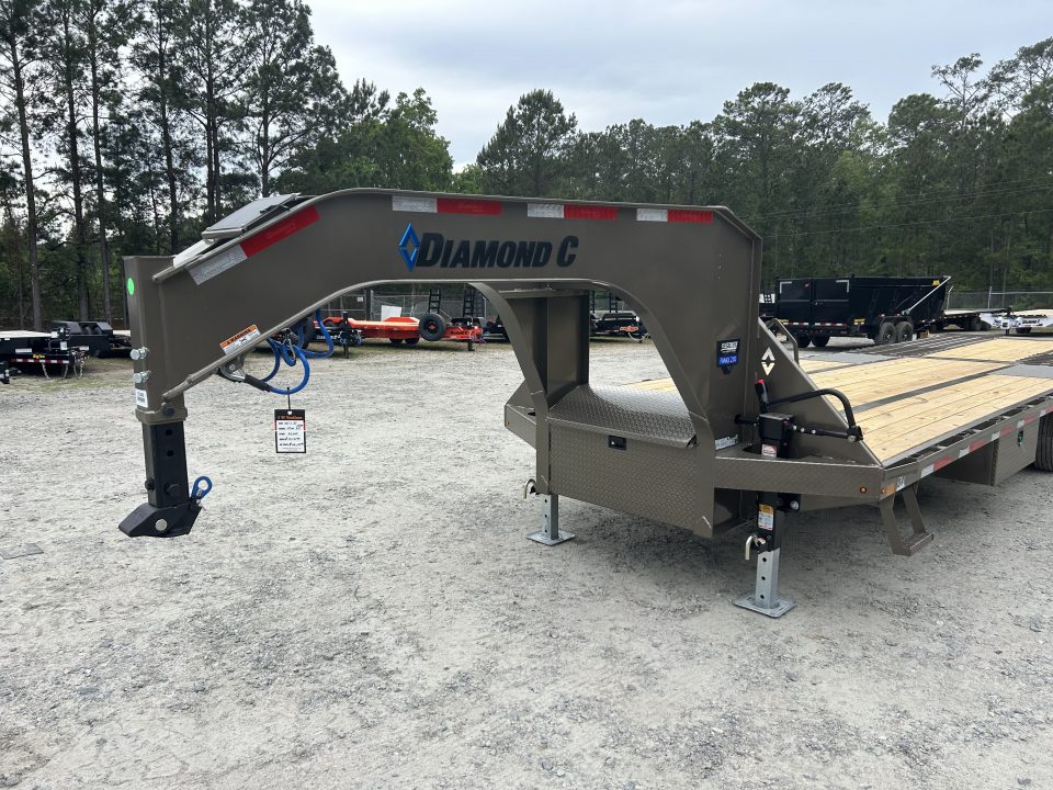 New 2026 Diamond C FMAX210 Hydraulic Dovetail Gooseneck Trailer, 30ft Length (18ft Deck+12ft Dove) #17,480 Payload