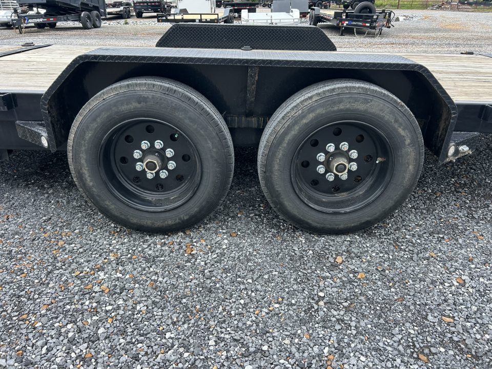 Used 2023 MAXXD 83" X 24' 16k Gooseneck Tilt Trailer