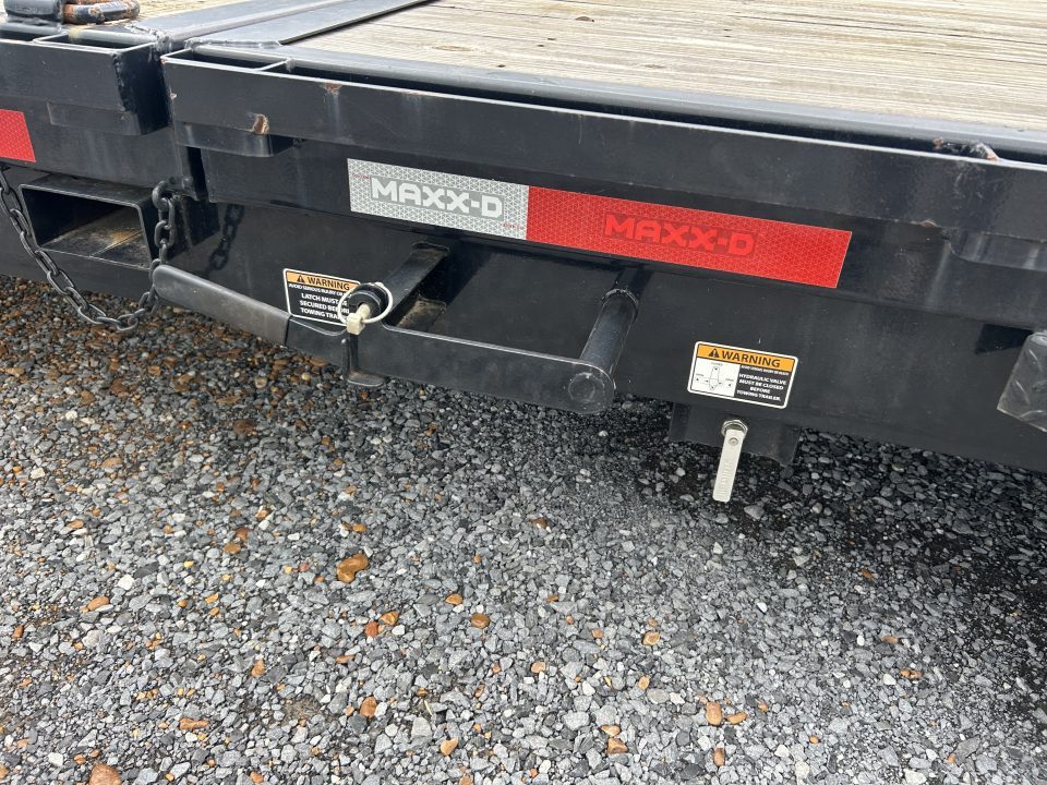 Used 2023 MAXXD 83" X 24' 16k Gooseneck Tilt Trailer
