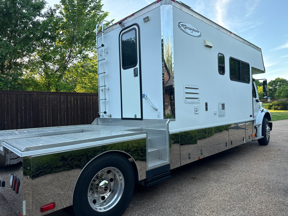 Used 2009 Renegade 14' Single Axle Toter
